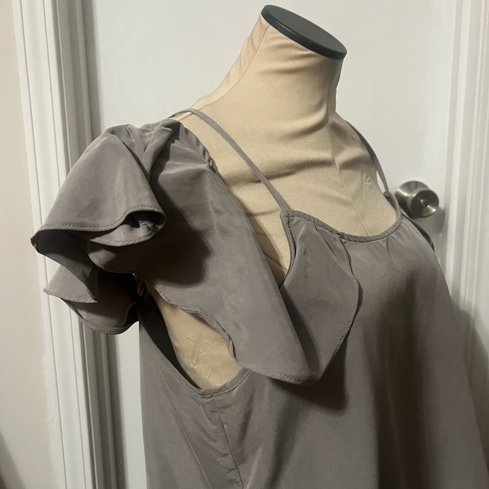 Everly Grey Ruffle Top, size L - Picture 4 of 7